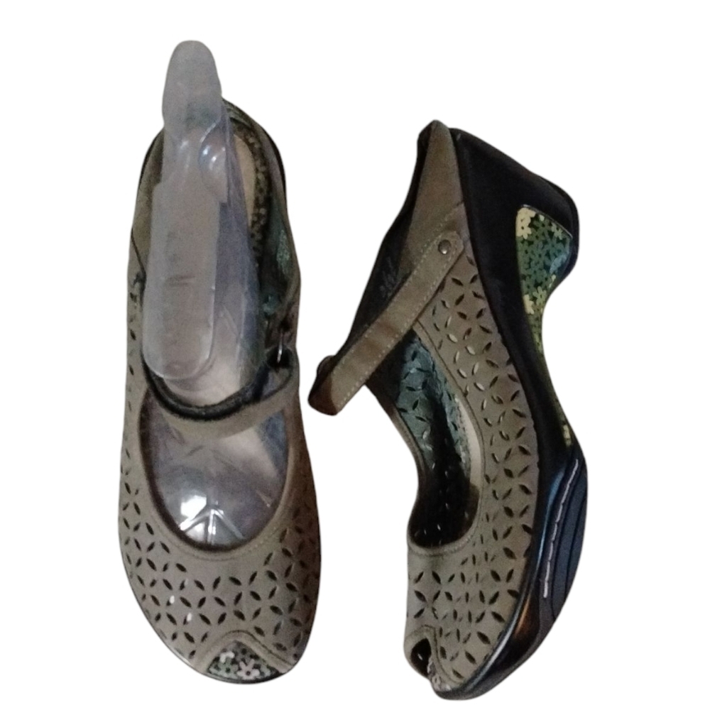 Jambu Army Green Suede Walking Mule Shoes Size 9.5